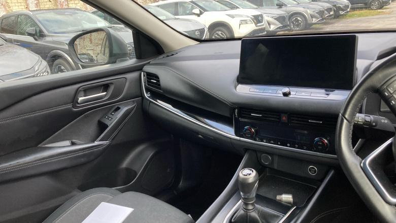 Nissan Qashqai 1.3 DiG-T MH N-Connecta 5dr Petrol Hatchback